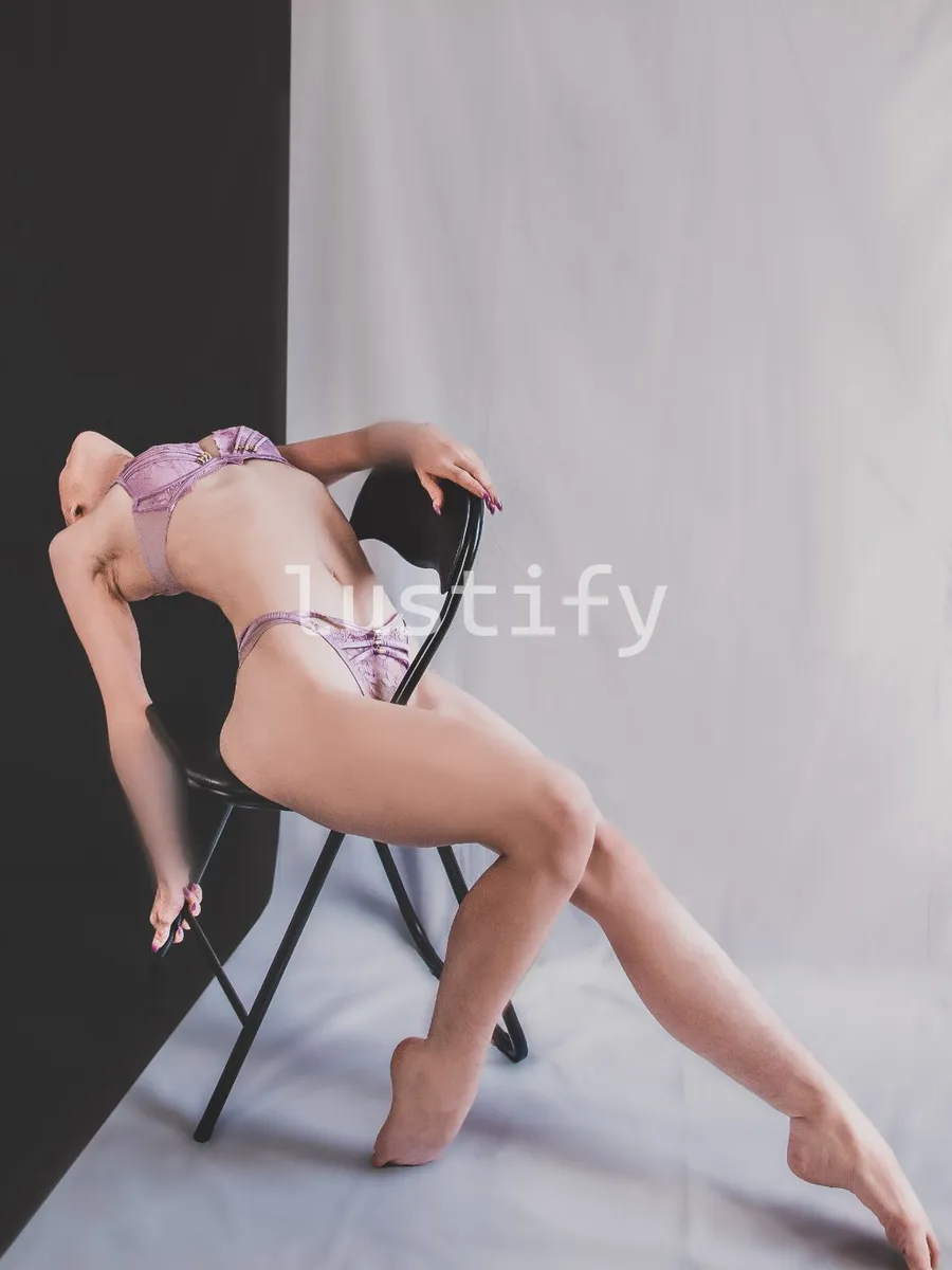 Photo 10 of Emma MILF