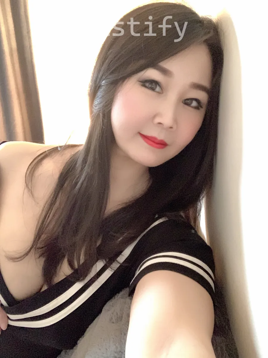 Photo 3 of Lin Xi