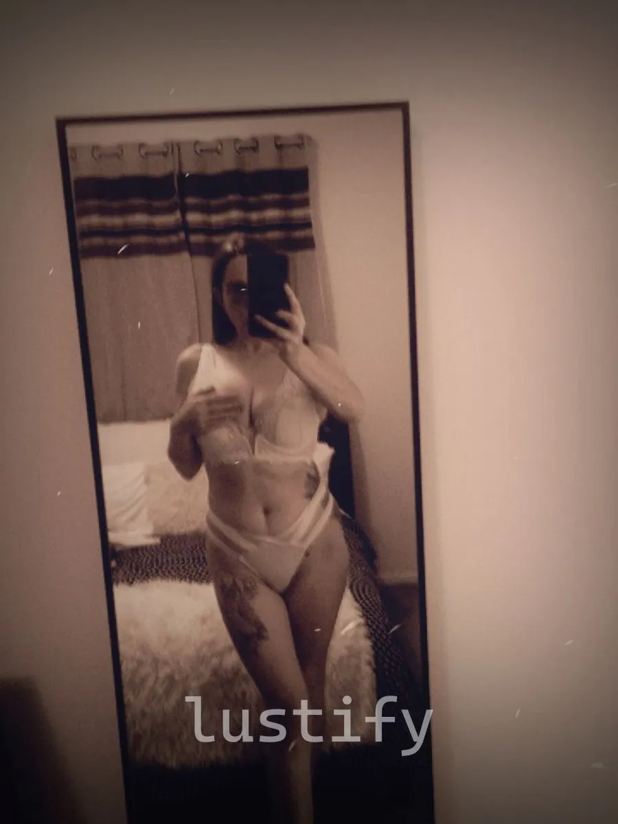 Photo 4 of Farrah Fetish