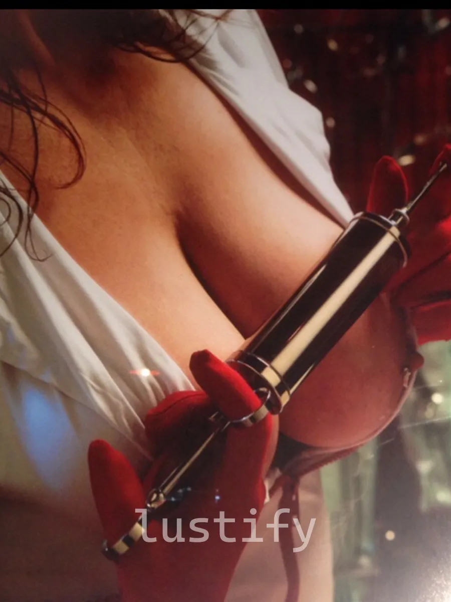 Photo 8 of Mistress Dior