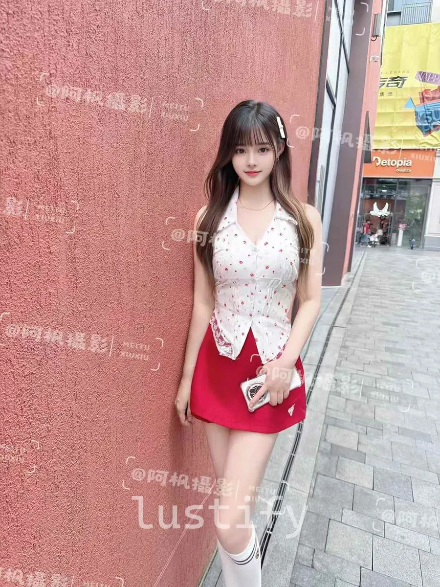 Photo 1 of Lily