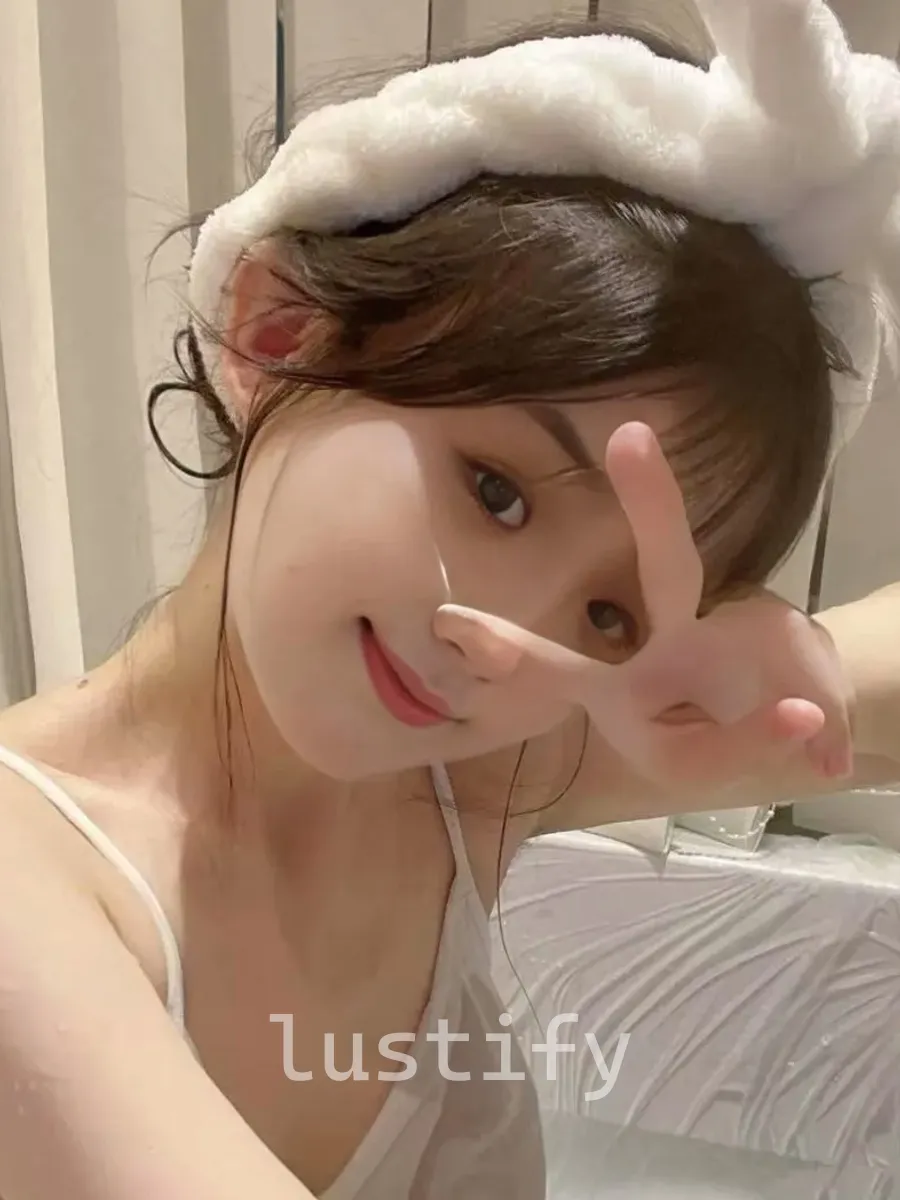 Photo 1 of Yoyo-cute student