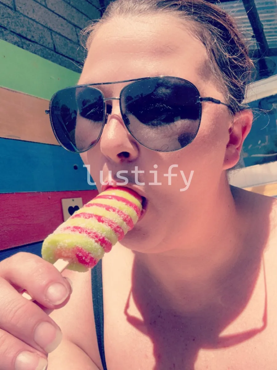 Photo 1 of Maddie cox