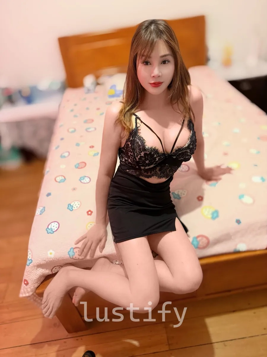 Photo 2 of Hanna × 3 ways