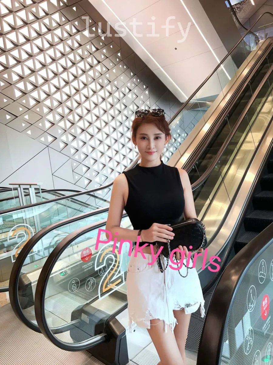 Photo 2 of Luna