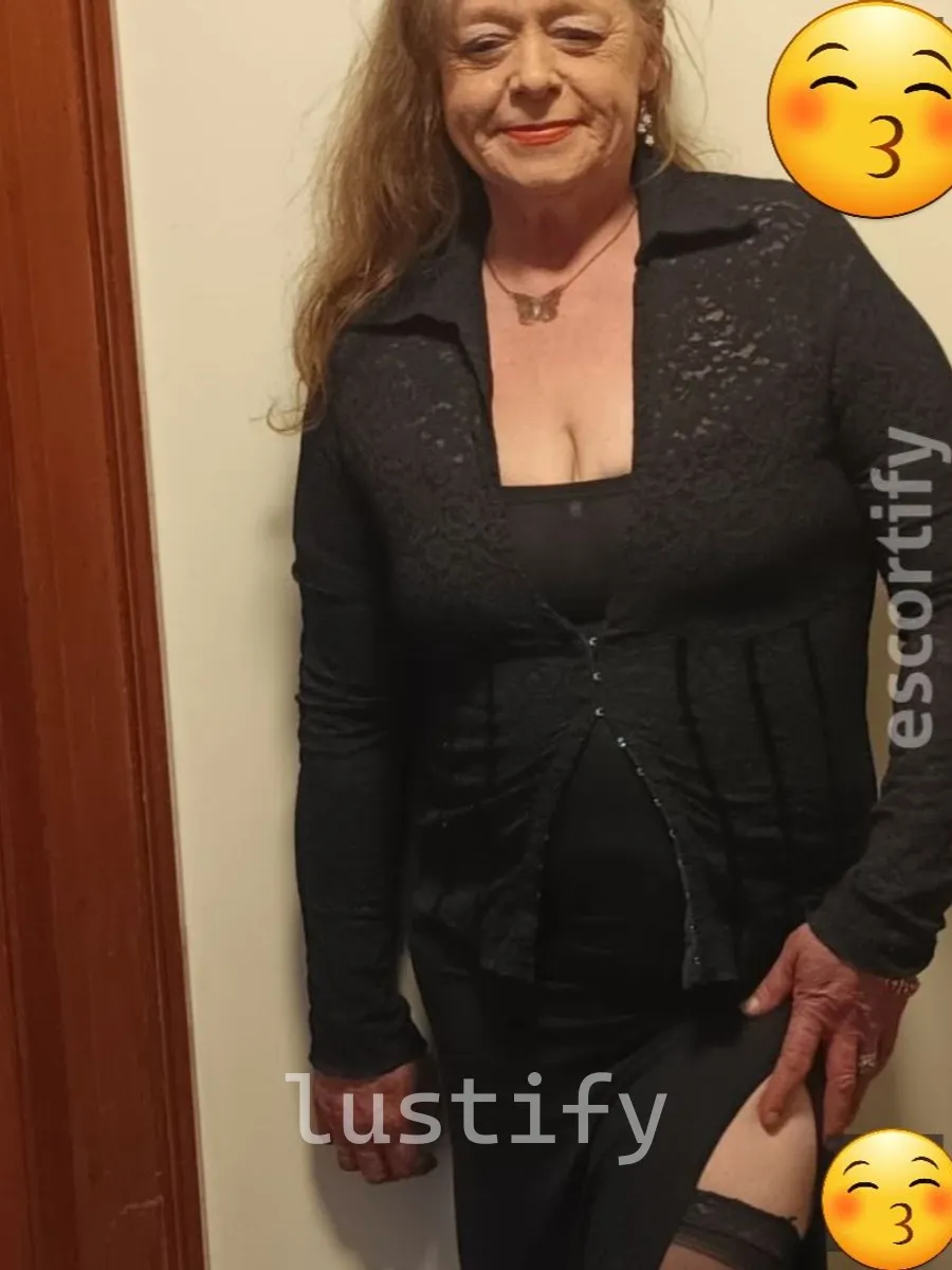 Photo 3 of Yvonne