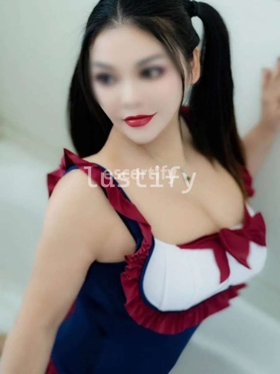 Photo 2 of Lucy