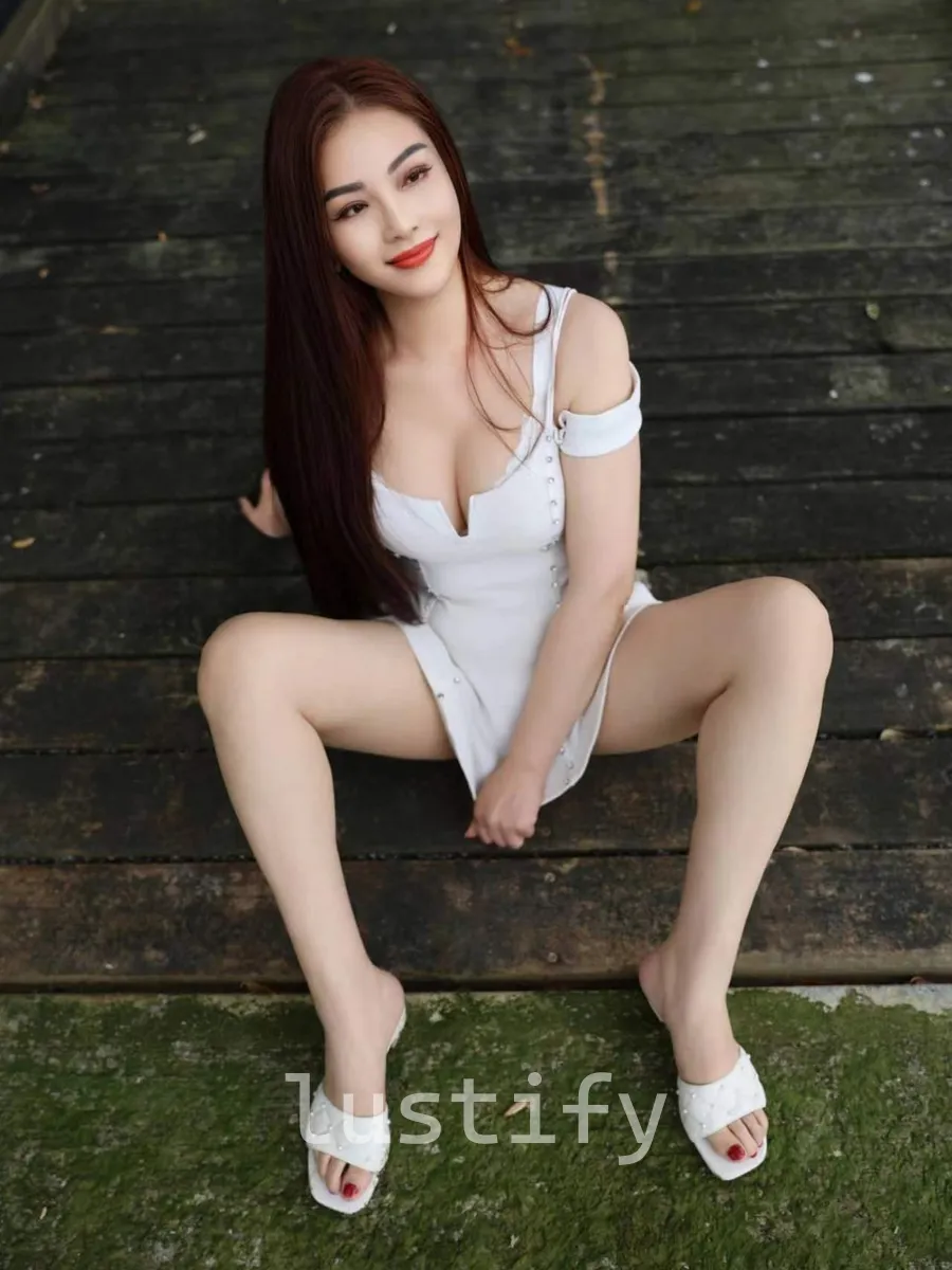 Photo 3 of Tiffany 2nd poison