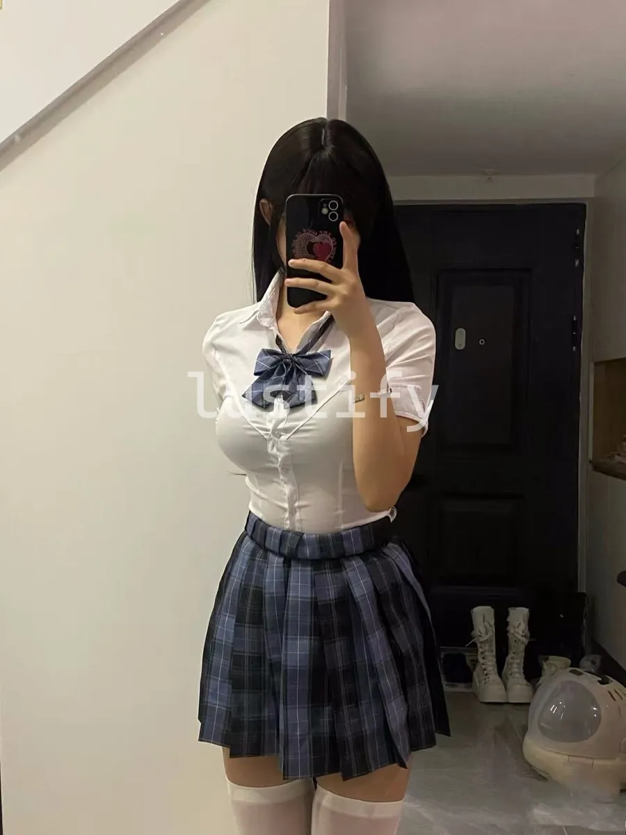 Photo 2 of Fiona -21 yrs student