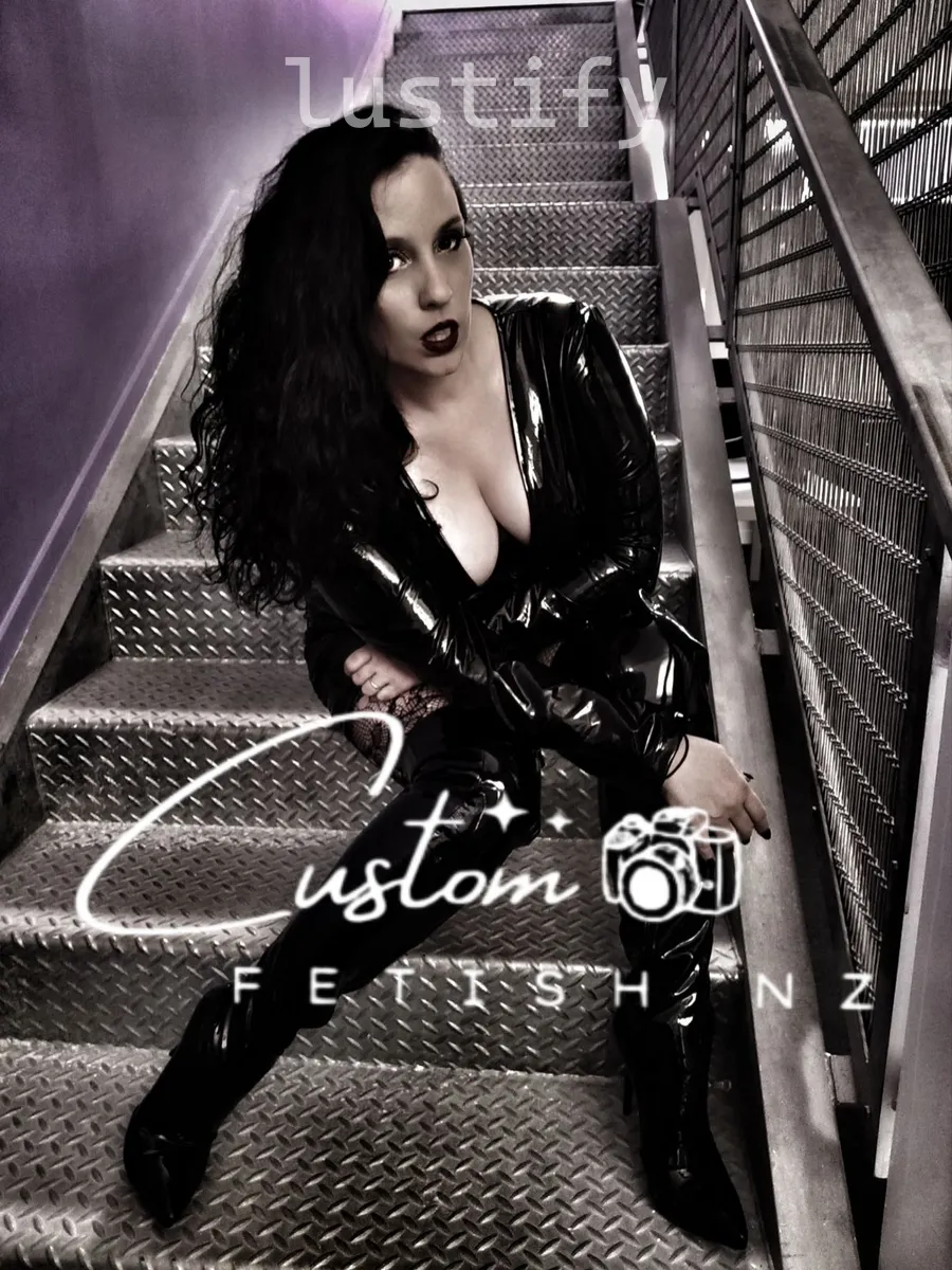 Photo 2 of NZs Goddess - Mistress V