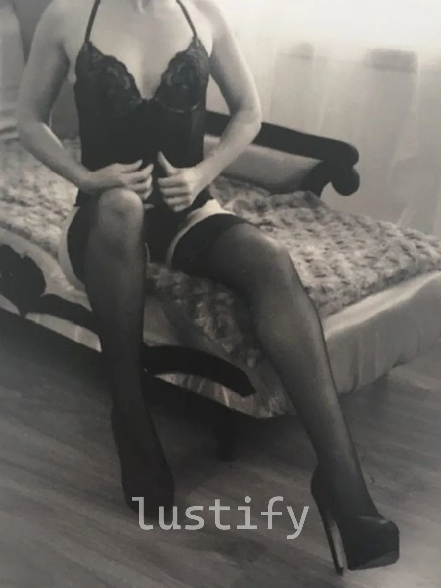 Photo 4 of Ms Kink