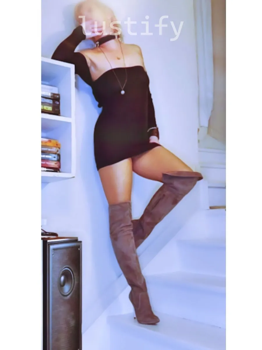 Photo 5 of Polly Amorous