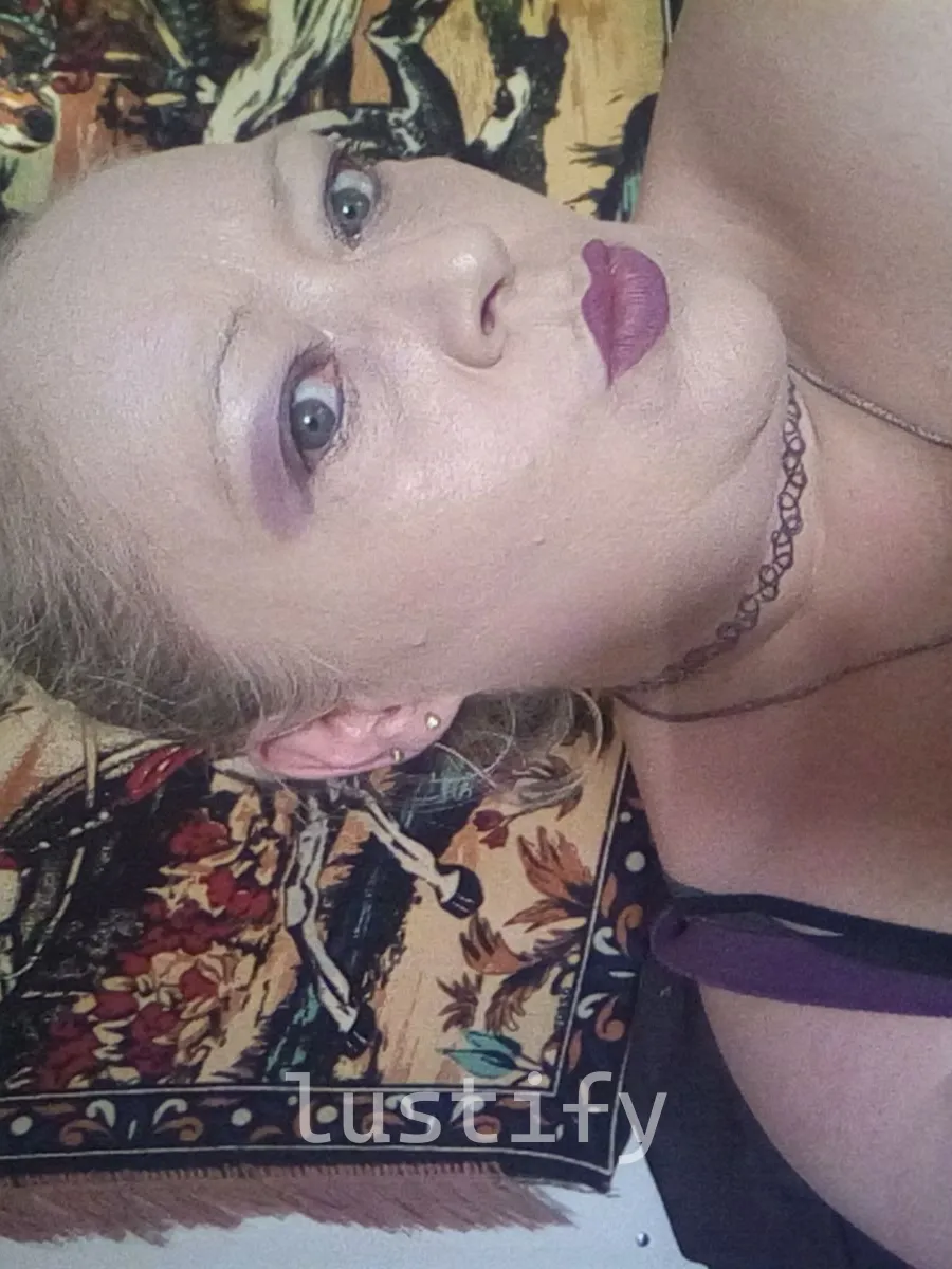 Photo 9 of Voluptuous vixen