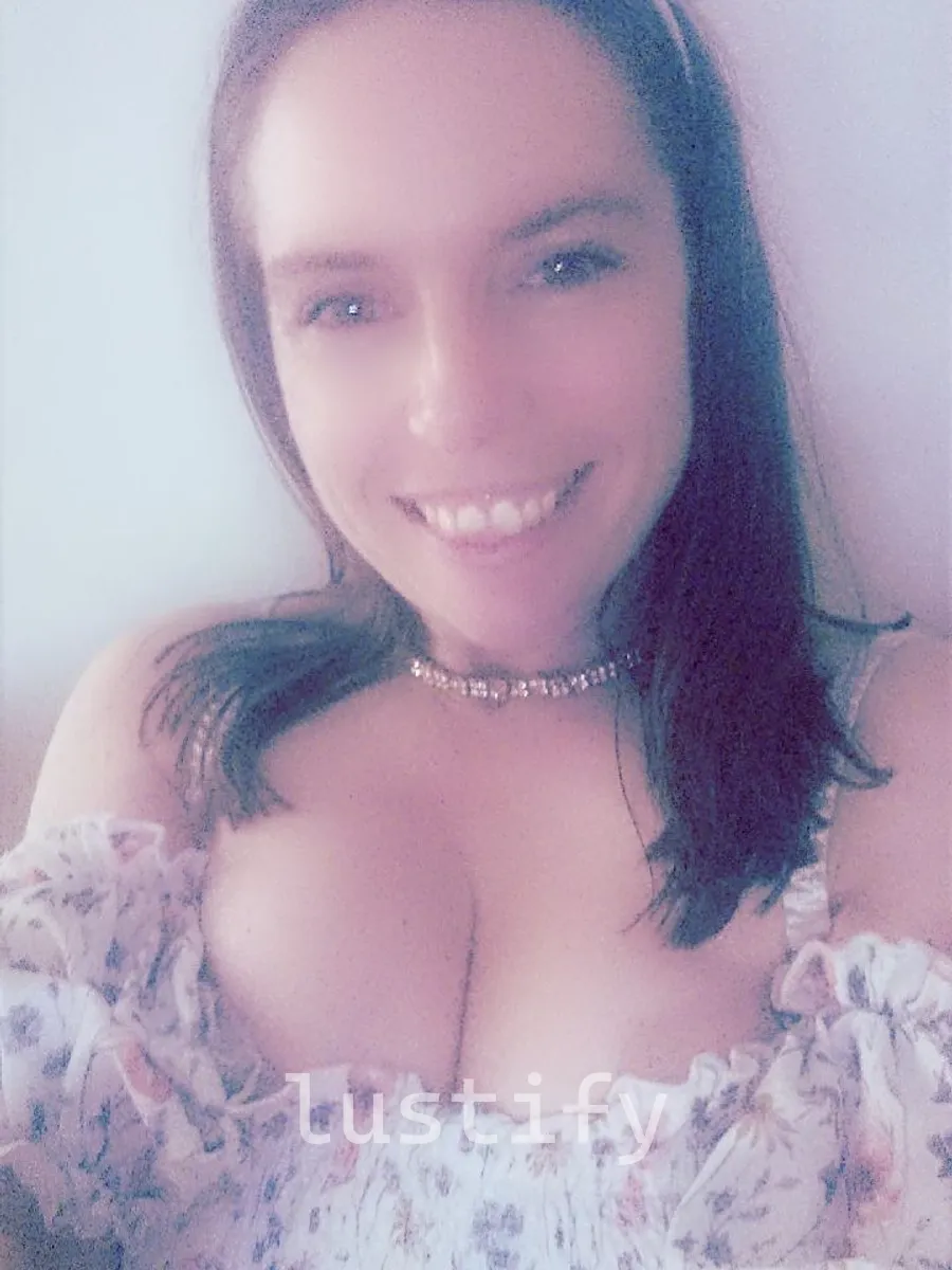 Photo 2 of Farrah Fetish