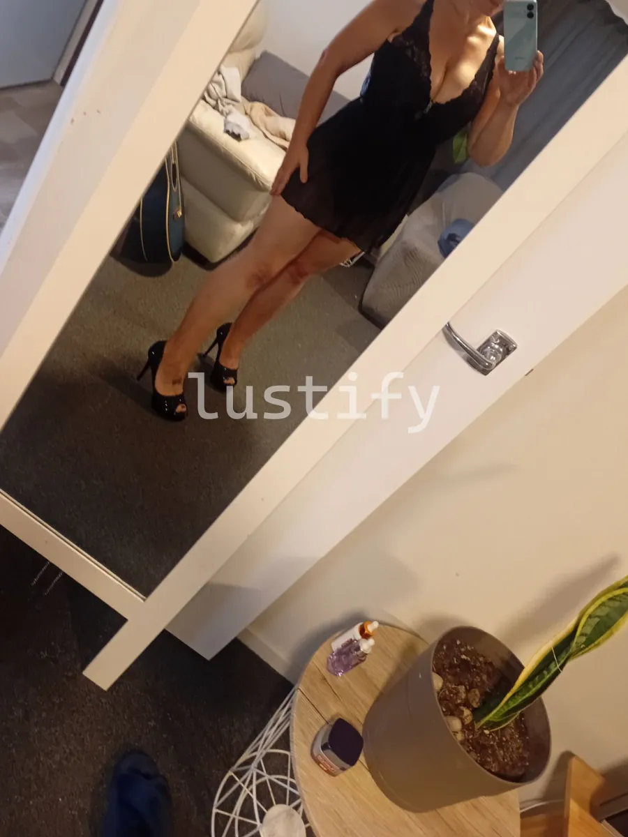 Photo 1 of Sarah jayne