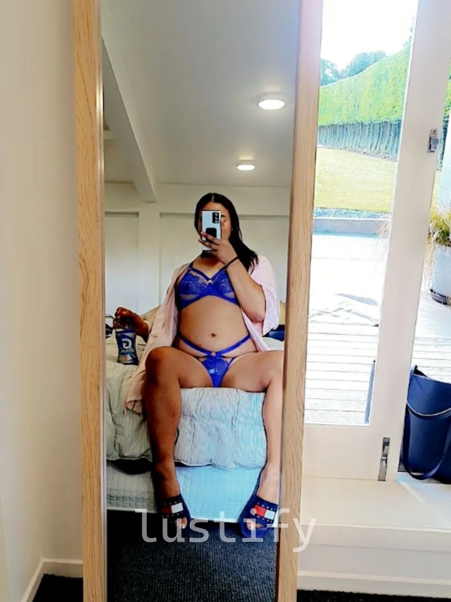 Photo 4 of Ms Dezrae