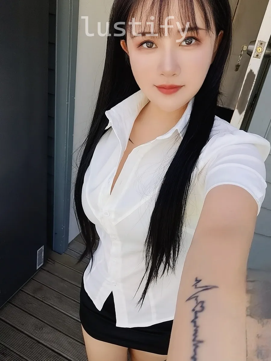 Photo 2 of Lucy