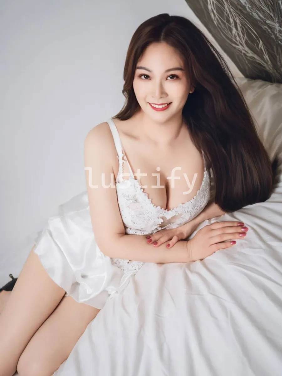 Photo 1 of Tiffany 2nd poison