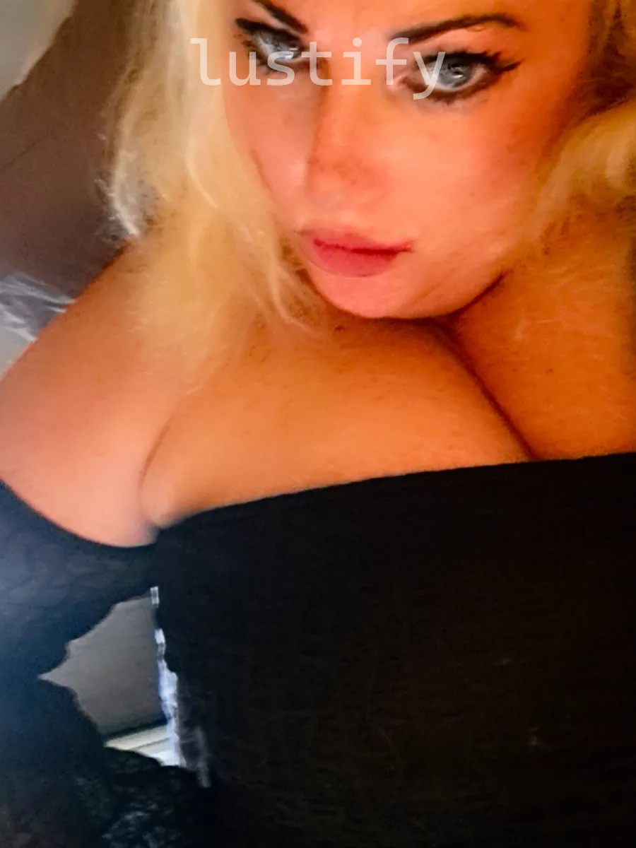 Photo 3 of Venus rose escort